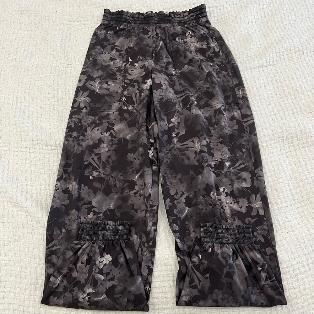 Athleta Savannah Jogger Lumen Floral Black Size 2 Tall EUC